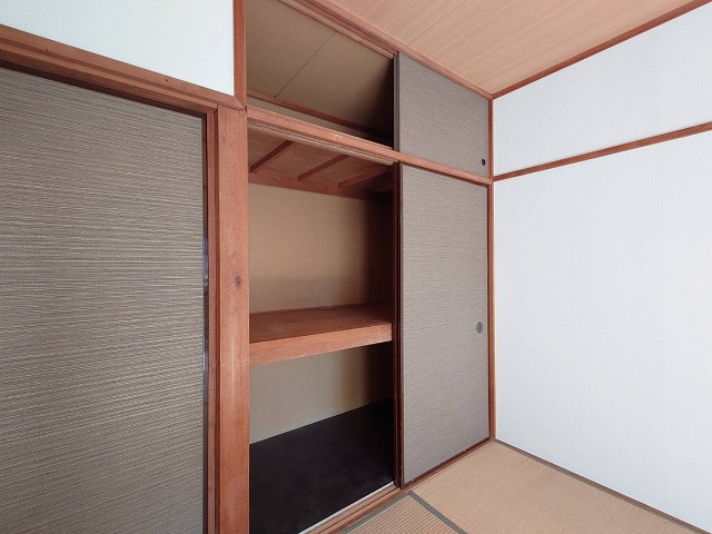 収納　(同タイプの他の部屋の写真です)