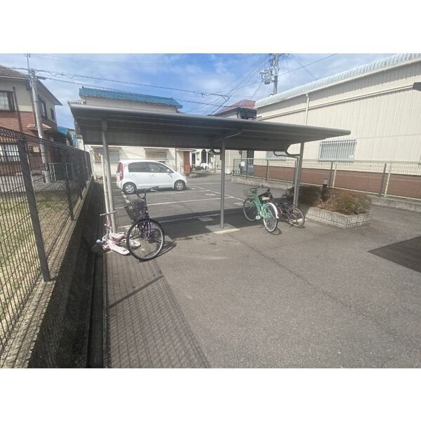 その他　屋根付き駐輪場