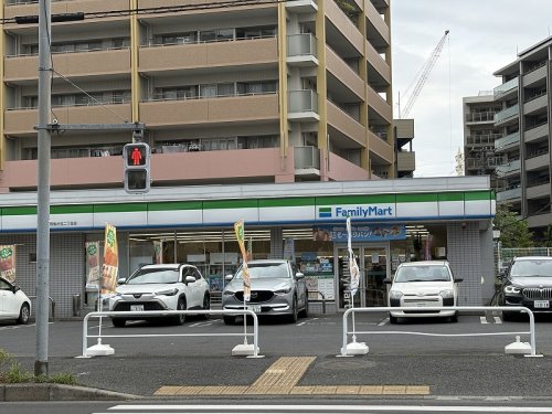 コンビニ　ファミリーマート 東大和桜が丘二丁目（コンビニ）まで711m