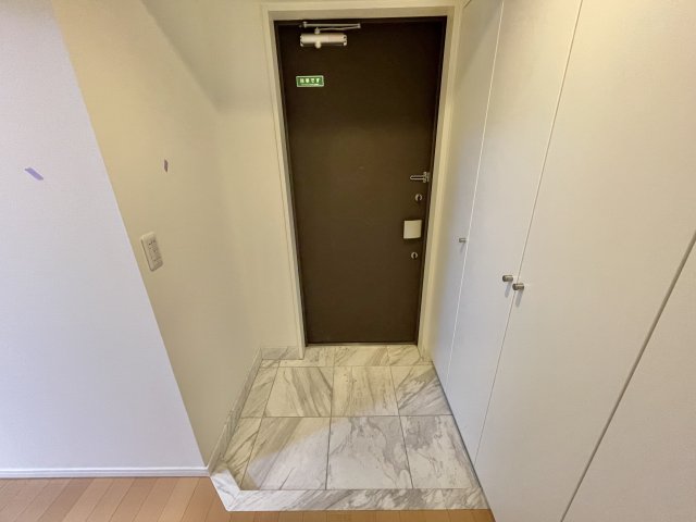 玄関　※同タイプ別部屋参考写真