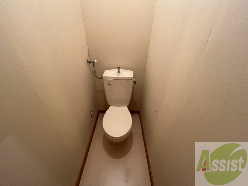 トイレ　こちらはトイレです。清潔感があり、安心して使用できます。
