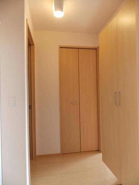 玄関　玄関開けたらすぐ収納！