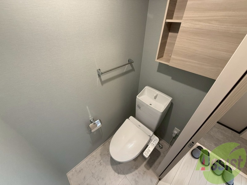 トイレ　トイレはウォシュレット機能付きです。安心して使用できますね。