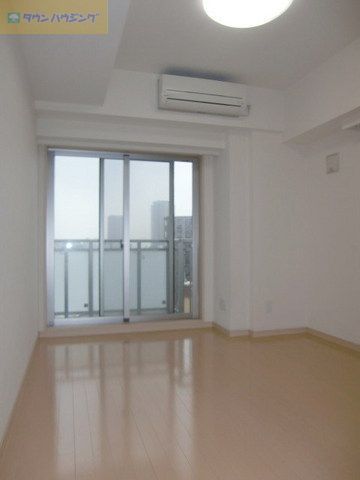 居室・リビング　明るいお部屋ですよ。