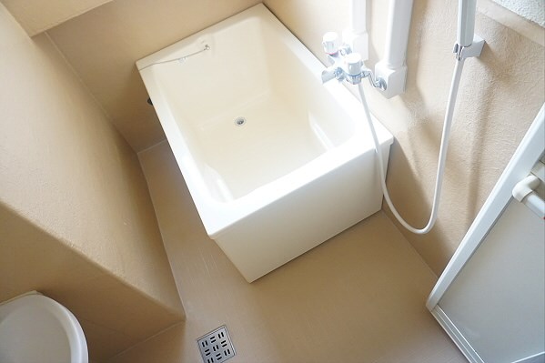 バス・シャワールーム　別部屋の写真となります。