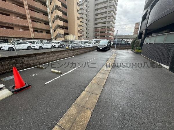 駐車場　駐車場に車を止められます