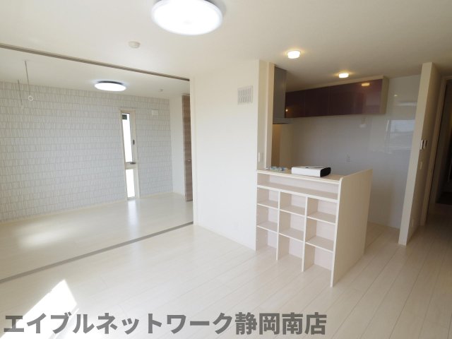 居室・リビング　こちらの居間で趣味の時間をお楽しみください