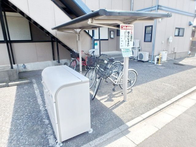 エントランス　★屋根付き駐輪場＆ごみ置き場★