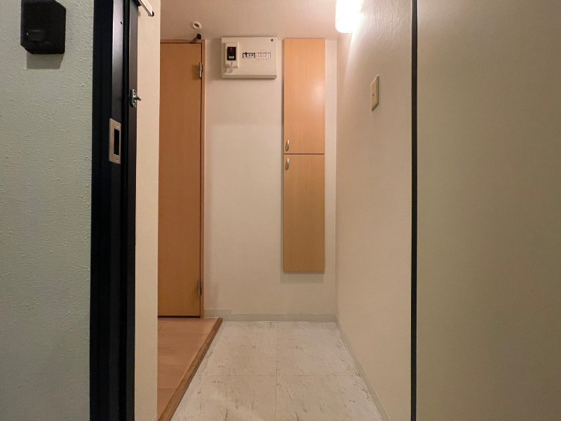 玄関　玄関です。ご覧の通り広々としていますね。