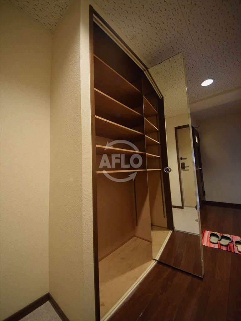 収納　パレーシャル難波　シューズボックス