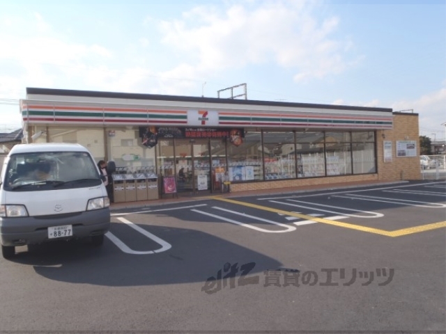 コンビニ　セブンイレブン伏見向島津田町店（コンビニ）まで600m