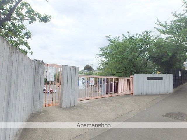 小学校　川崎市立下作延小学校（小学校）まで669m