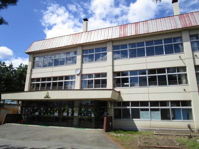 小学校　帯広市立西小学校（小学校）まで801m