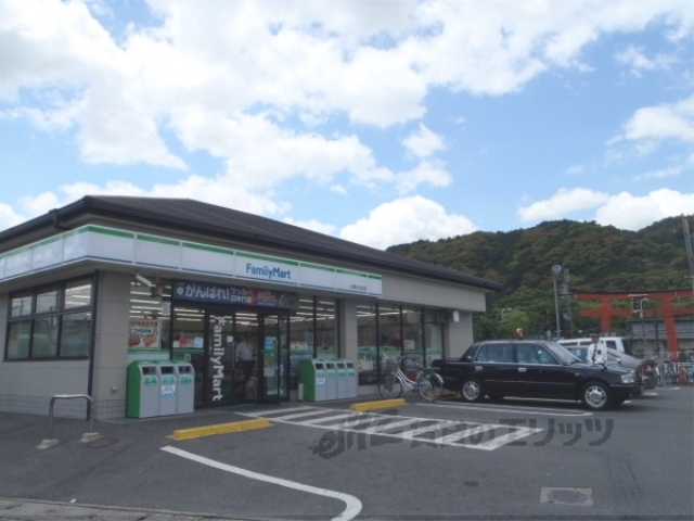 コンビニ　ファミリーマート松尾大社前店（コンビニ）まで600m