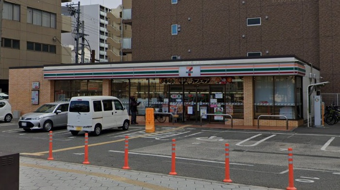 コンビニ　セブンイレブン（コンビニ）まで120m