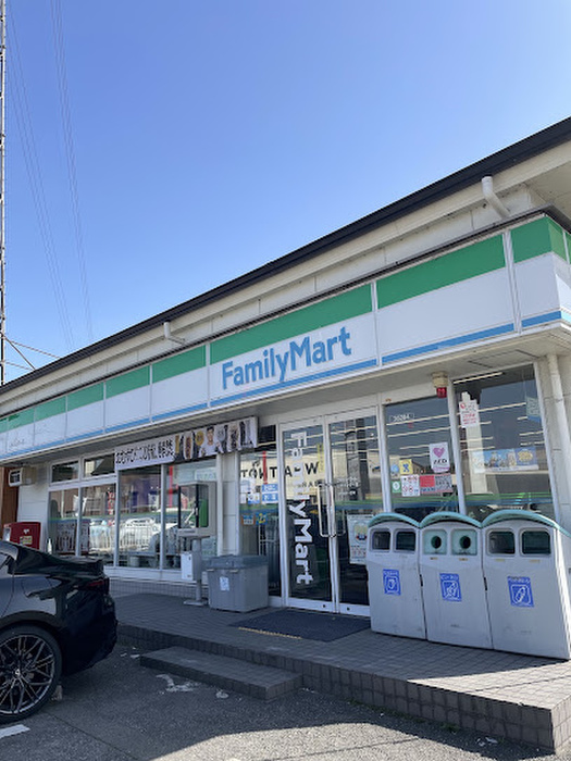 コンビニ　ファミリーマート　三木インター店（コンビニ）まで600m
