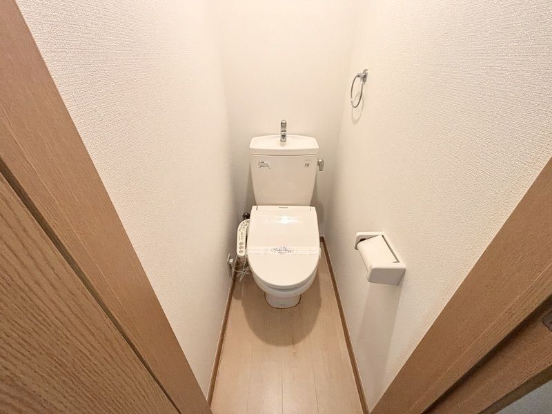 トイレ　現状優先とし写真は参照とする。
