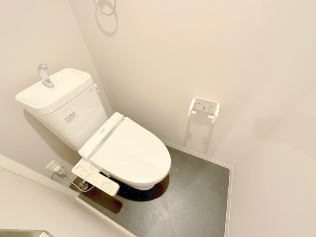 トイレ　綺麗なトイレにはウォシュレット標準装備です。