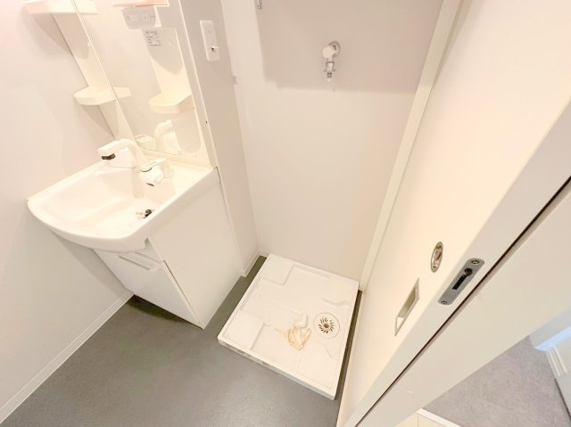 その他設備　嬉しい室内洗濯機置場。これで洗濯機も長持ちしますね。