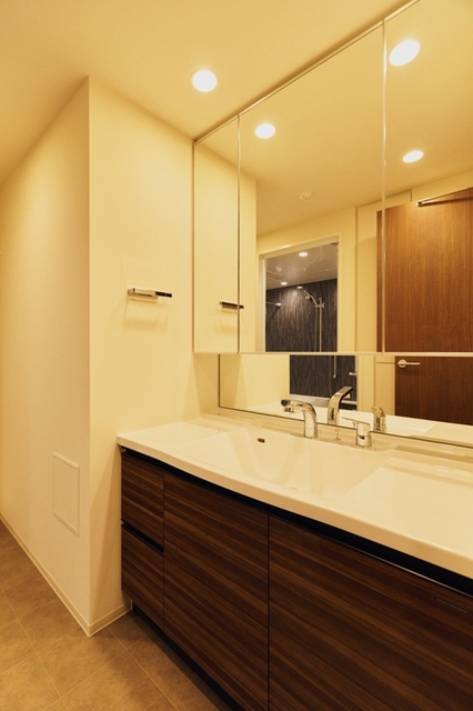 洗面設備　※写真は同タイプ住戸です。