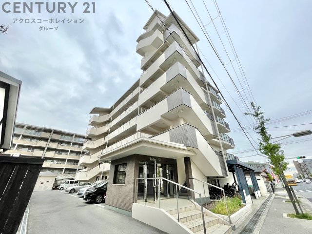 建物外観　防犯カメラ付きで安心です！