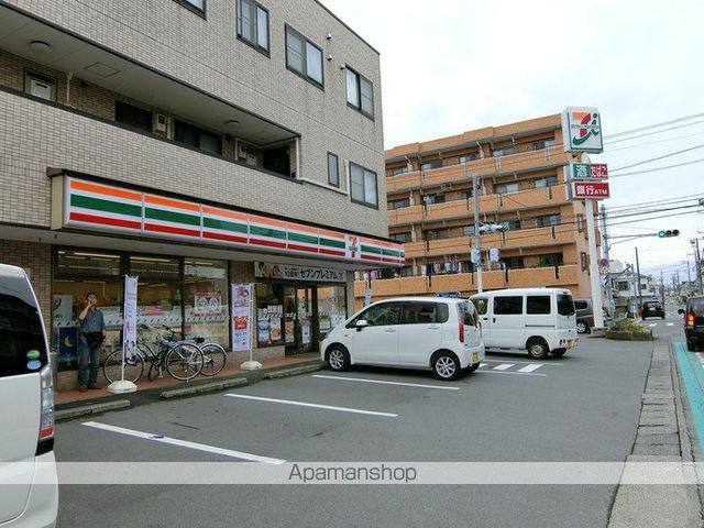 コンビニ　セブンイレブン（コンビニ）まで394m