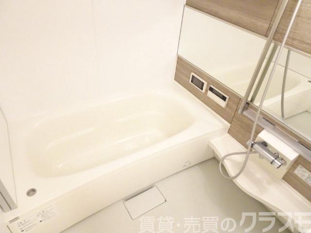 バス・シャワールーム　浴室乾燥機＆追焚機能付き広々バスルーム♪
