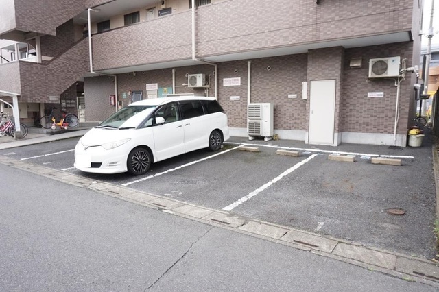 駐車場　駐車場　空き情報は要確認