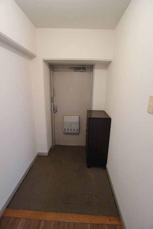 玄関　写真は別部屋です。