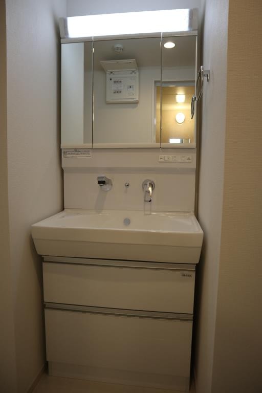 洗面設備　写真は同型イメージです
