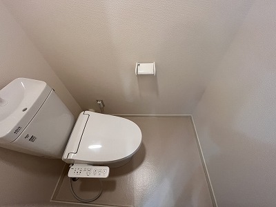 トイレ　写真は同マンションの他のお部屋のものです