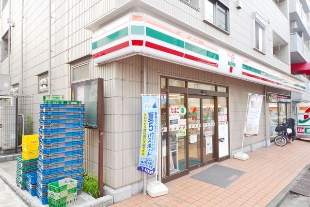 コンビニ　セブンイレブン板橋仲宿商店街店（コンビニ）まで611m