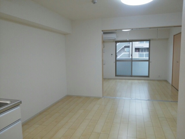 居室・リビング　開放感のあるゆったりとしたお部屋です♪