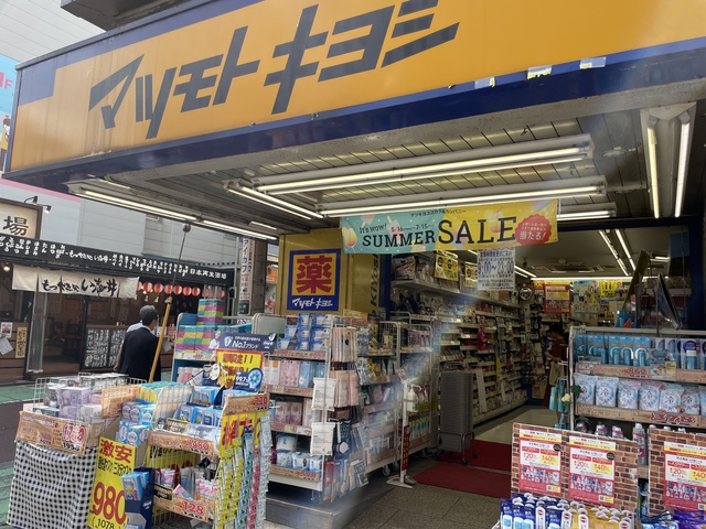 ドラックストア　マツモトキヨシ新大久保駅前店（ドラッグストア）まで504m