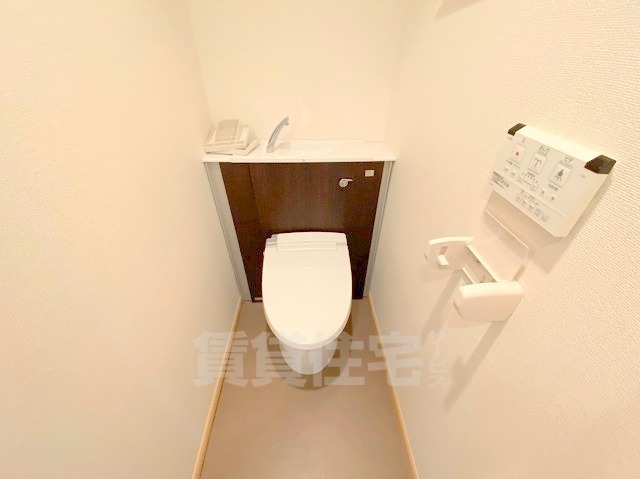 近鉄大阪線 高安駅 徒歩5分 6階建 築13年のトイレ写真