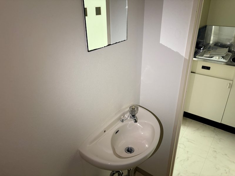 洗面設備　トイレ内にあり