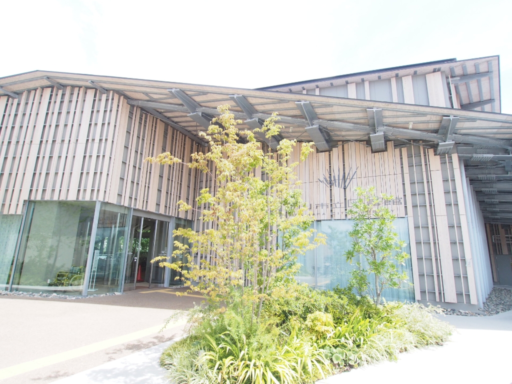 図書館　守山市立図書館（図書館）まで424m