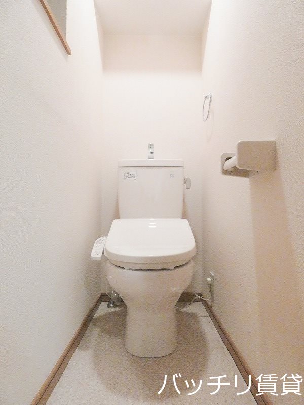 トイレ　画像は別号室タイプの為、現状を優先致します。
