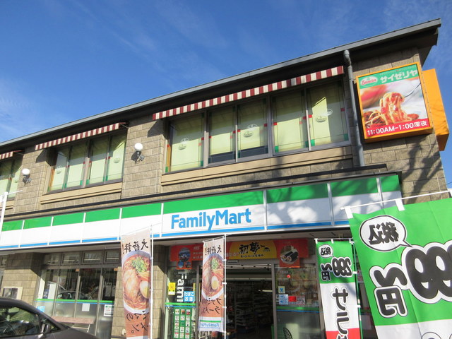 コンビニ　ファミリーマート（コンビニ）まで299m