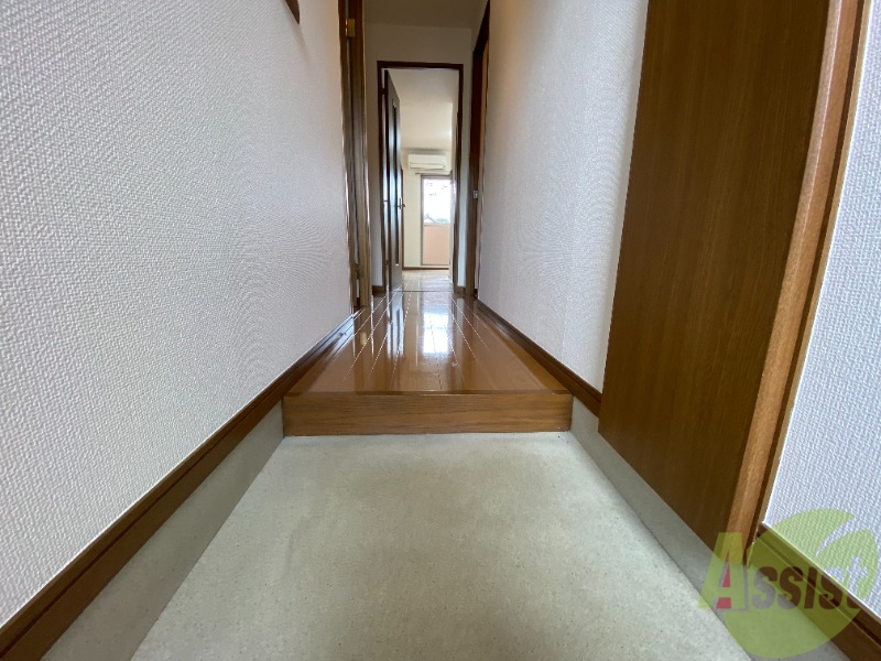 玄関　こちらが玄関です。玄関口が広く、荷物の持ち運びも安心です。