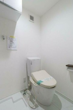トイレ　温水洗浄便座。