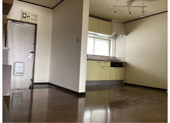 小田急線 成城学園前駅 徒歩12分 2階建 築33年の居間写真