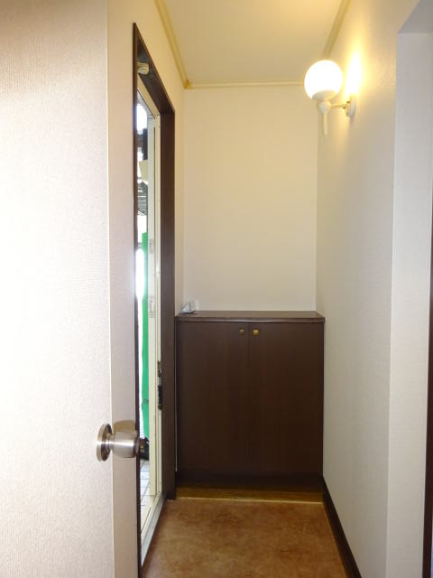ＪＲ阪和線 紀伊中ノ島駅 徒歩30分 2階建 築37年の玄関写真