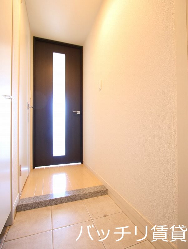玄関　画像は別号室の為、現状優先になります。
