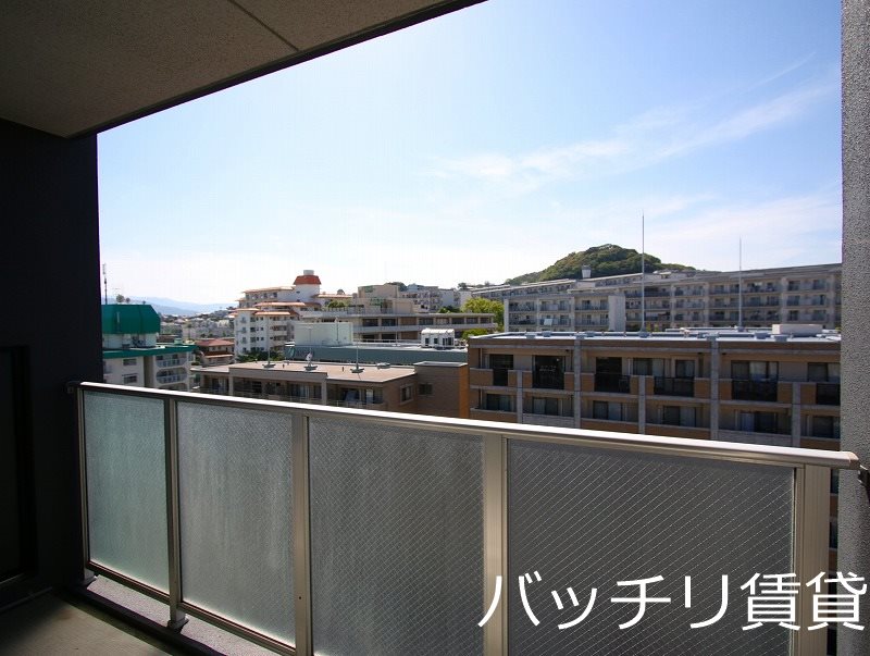 バルコニー　画像は別号室の為、現状優先になります。