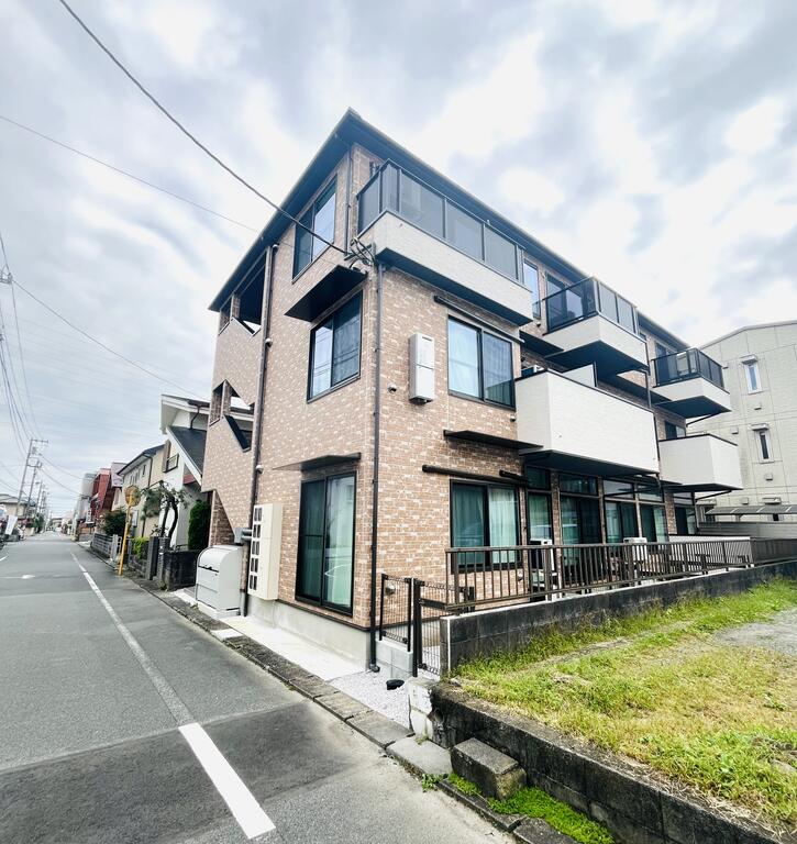 建物外観　デザイナーズ仕様の築浅物件！大変綺麗です！