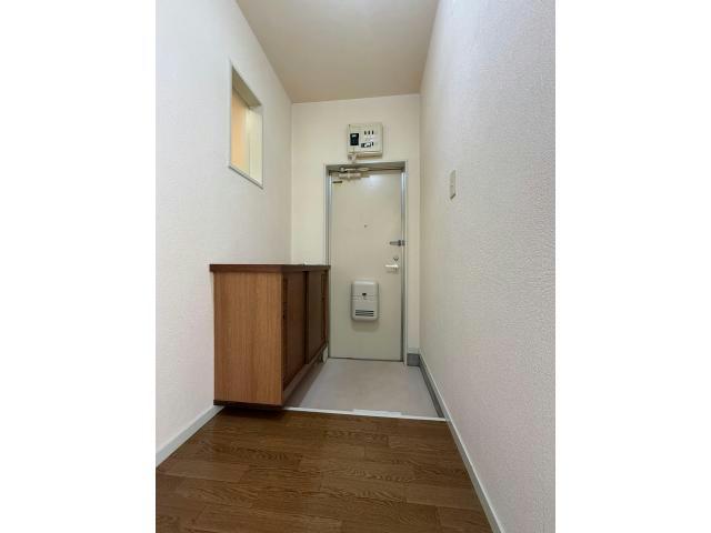 玄関　玄関靴入れ付き