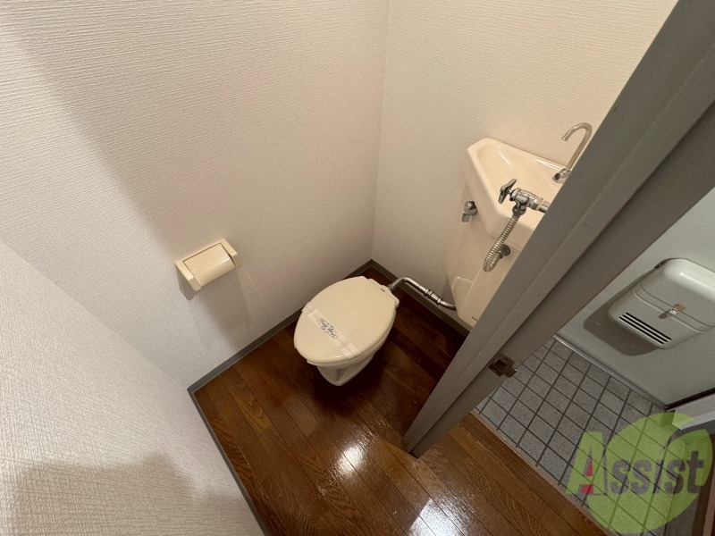 トイレ　こちらはトイレです。清潔感があり、安心して使用できます。