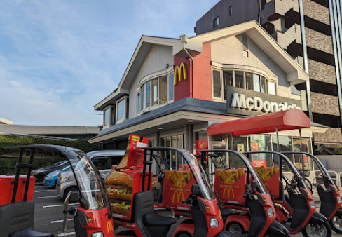飲食店　マクドナルド １５号新子安店（飲食店）まで1827m