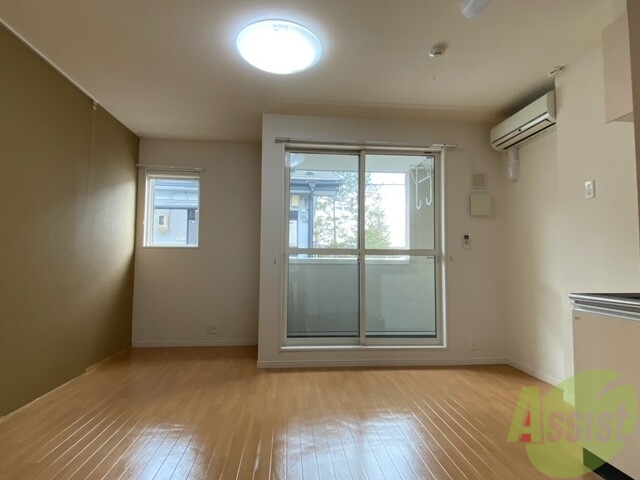 居室・リビング　陽の光が差し込む明るいお部屋は気持がいいですね～